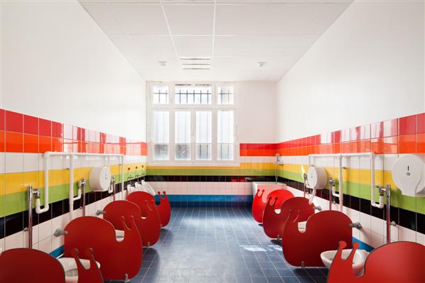 https://www.czechdevelop.cz/files/gimgs/180_colorful-bathroom-in-paris-kindergarten.jpg